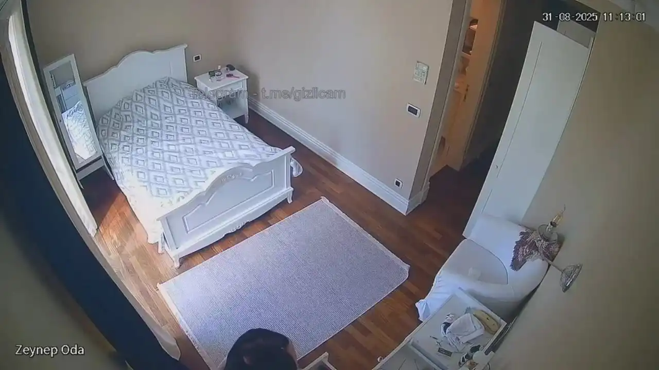 Koca Memeli Zeynep Yatak Odasında Soyunuyor 3 Part 10 İfşa Videoları