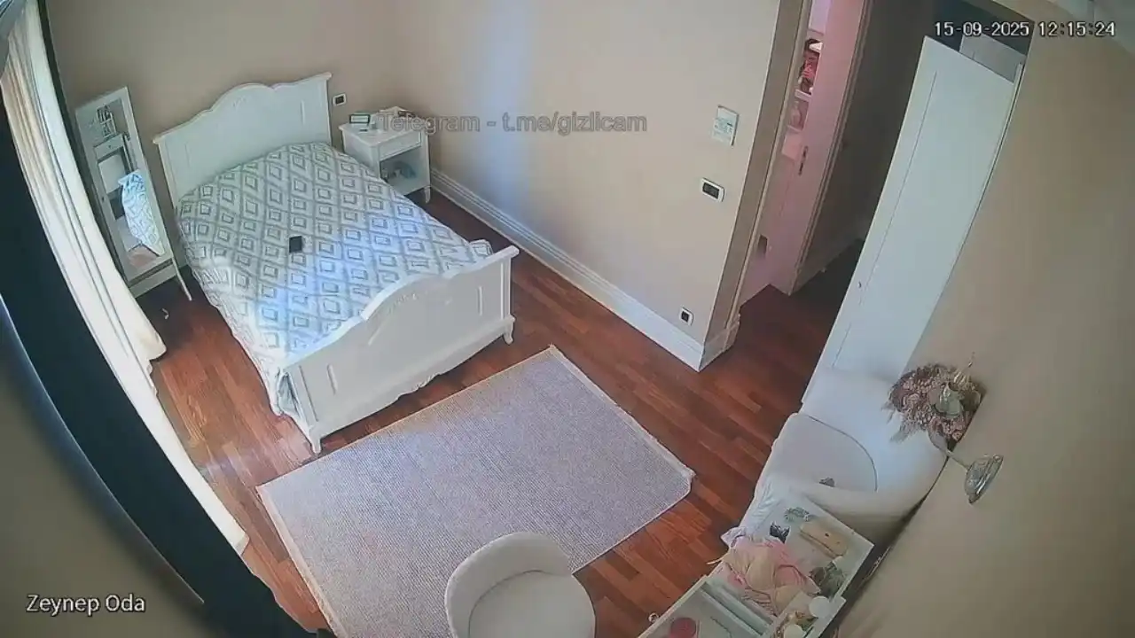 Koca Memeli Zeynep Yatak Odasında Soyunuyor 3 Part 11 İfşa Videoları