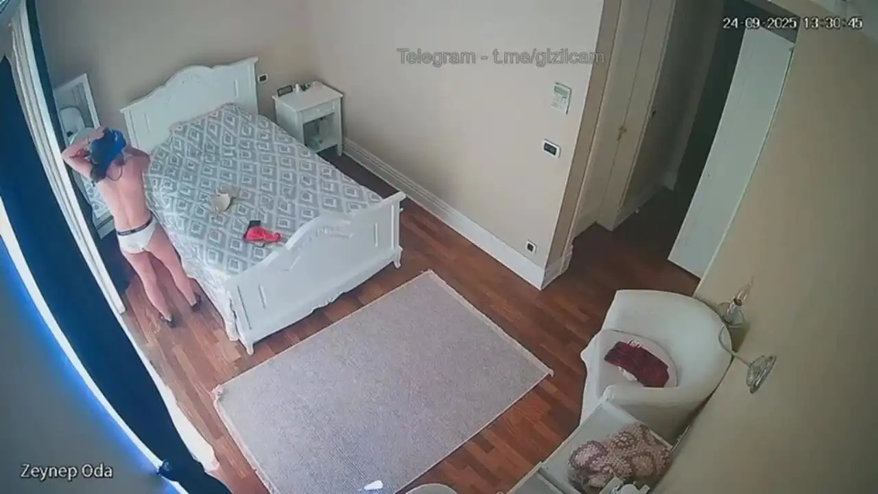 Koca Memeli Zeynep Yatak Odasında Soyunuyor 3 Part 12 İfşa Videoları