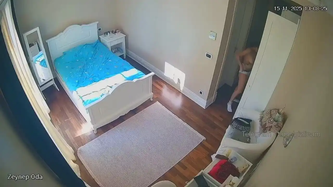 Koca Memeli Zeynep Yatak Odasında Soyunuyor 3 Part 4 İfşa Videoları