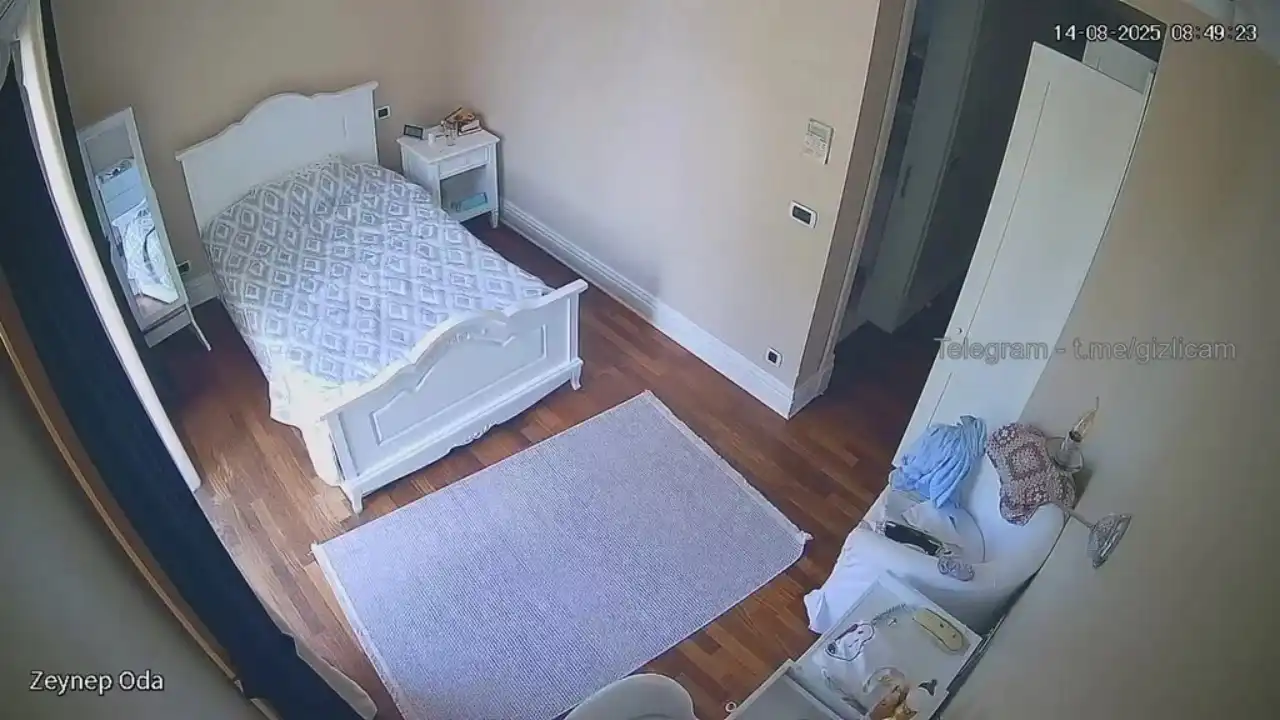 Koca Memeli Zeynep Yatak Odasında Soyunuyor 3 Part 9 İfşa Videoları